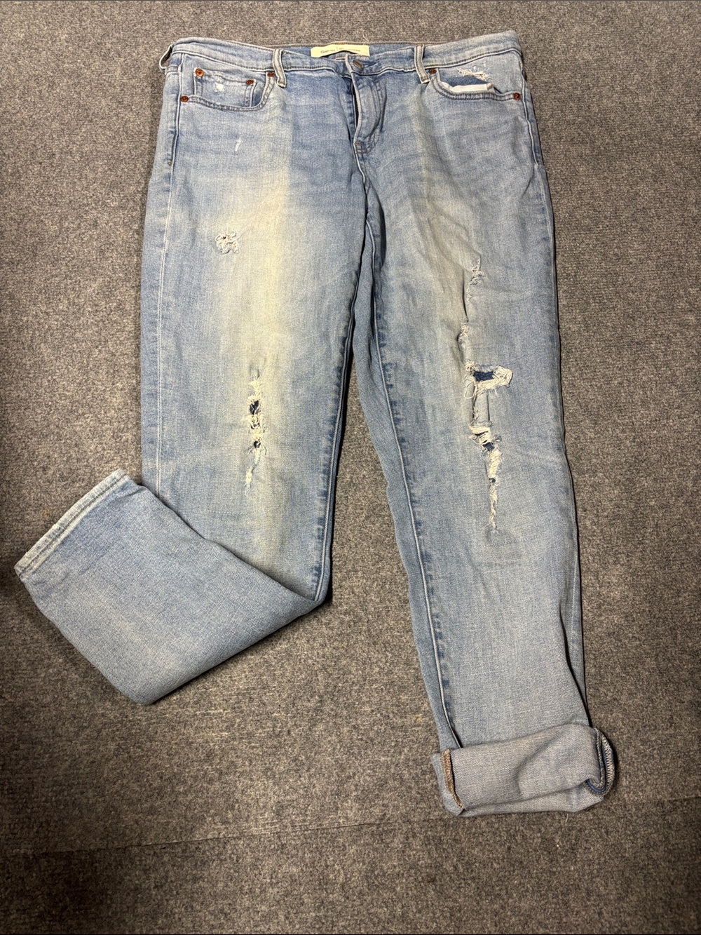 Light Wash Distressed girlfriend Jeans - Relaxed Fit